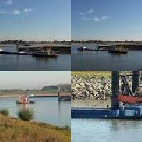 Vrachtschip in problemen op Maas-Waalkanaal bij Nijmegen