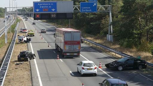 Ongeval op A50 tussen Loenen en Hoenderloo: uur vertraging